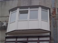 Ремонт балкона - фасадная его часть облагорожена сэндвич панелями "Французский балкон"