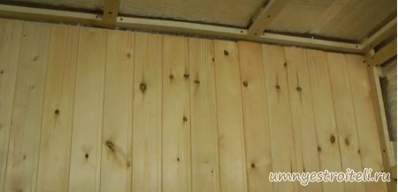 Ремонт, отделка балкона вагонкой.