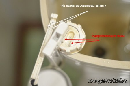 Подтекает поплавочный рычаг в унитазе.