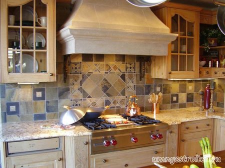Фартук на кухне из плитки мозаики + фото