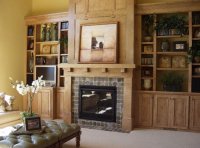 Камин в гостиной.