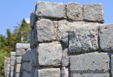 Забор из камня