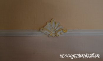 Сколько стоит сделать декор на стене из багета