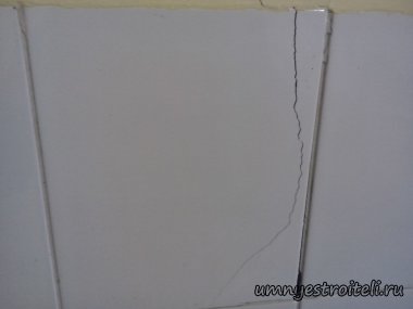 Почему на растворе не держится плитка или звенит после её кладки