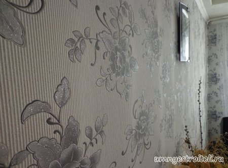 Фото обоев для стен в зале - обои белые с чёрными цветами