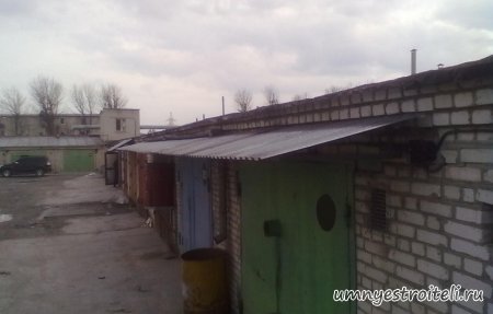 Козырёк над гаражом.