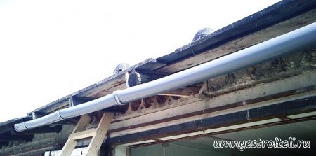 Водосток-отлив из канализационных труб