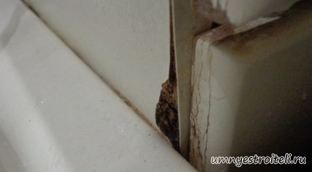 Тумбочка в ванной требует ремонта