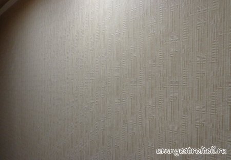 Флизелиновые обои в коридоре - тиснение