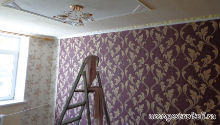 фиолетовые обои с золотыми листьями