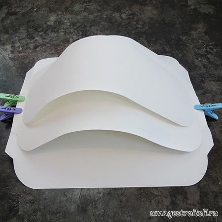 приклеиваем края бумаги