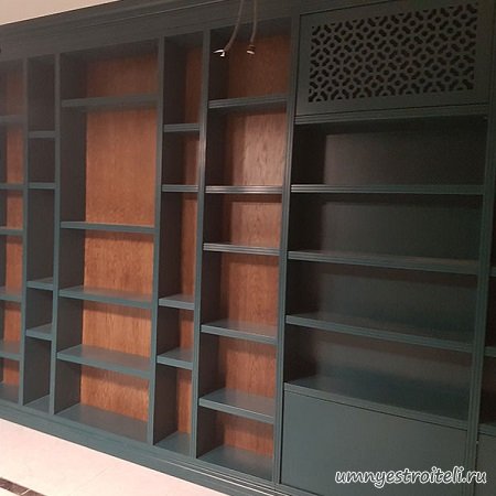 Библиотека из дерева в Донецке