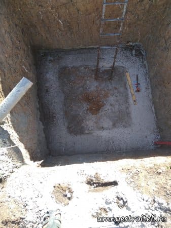 устройство бетонного основания под сливной яме