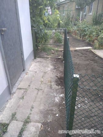 Забор из сетки рабица низкий