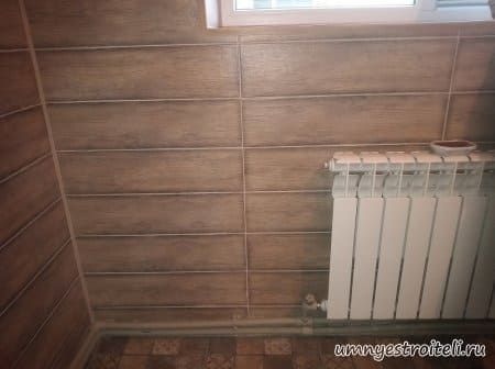 Облицовка стен в ванной продолговатой плиткой