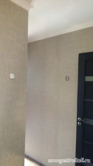 Поклейка обоев в коридоре Донецк