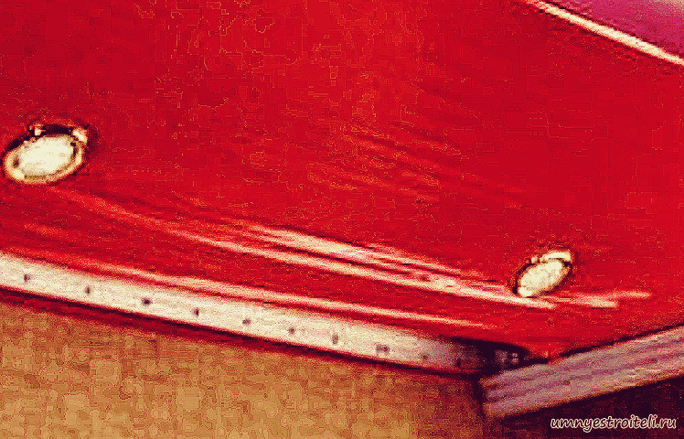 Расплавление натяжного потолка