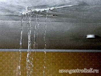 Устранение затопления натяжного потолка