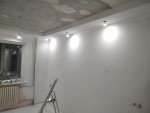 Шпаклёвка стен в зале и подключение освещения