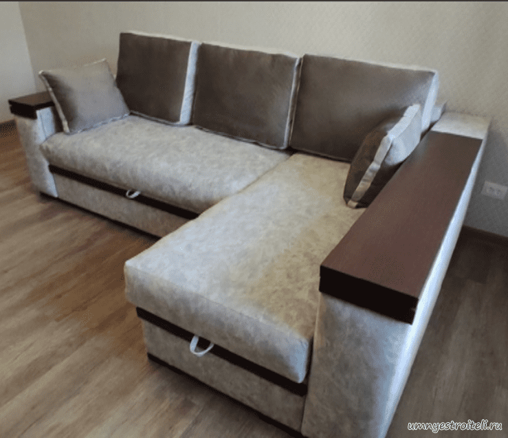 Перетяжка дивана на четыре посадочных места микровелюр