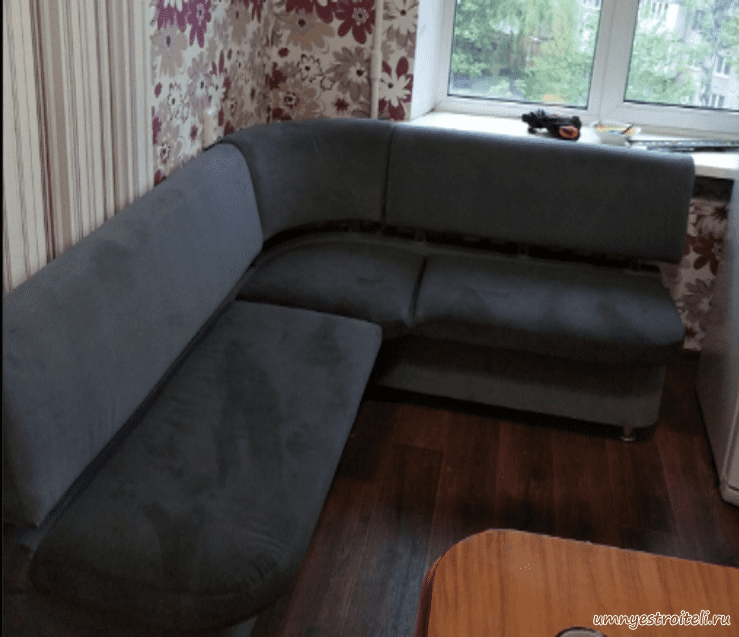 Перетяжка кухонного уголка на четыре посадочных места замша