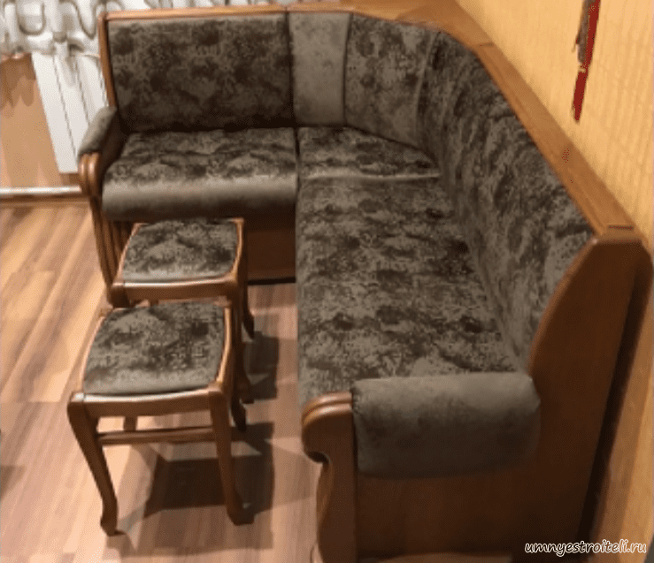 Перетяжка кухонного уголка и двух стульев в микровелюр