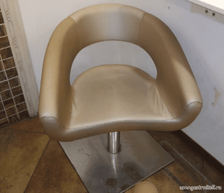 Перетяжка салонного кресла для ожидания в искусственную кожу