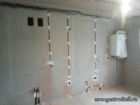 укладка электрики по потолку и штробление стен