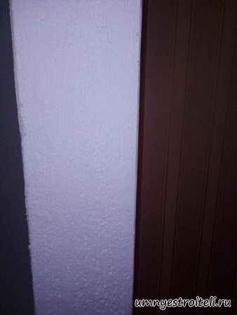 Откос облагороженный штукатуркой короед