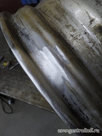 Вид сверху сварки диска и шлифовки сварного шва