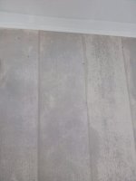 7 Оклейка стен обоями школа Донецк вид 2 вблизи