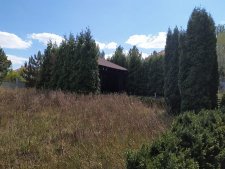 Покос травы возле беседки было