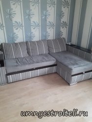 Цена перетяжки углового дивана на четыре посадочных места с тремя подушками и одним спальным раскладывающимся местом около 35 000