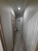 Капитальный ремонт коридора стены обои, пол ламинат потолок натяжной