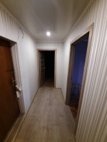 Капитальный ремонт прихожей установленны двери, Стены обои, натяжной потолок, пол ламинат 2