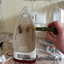 Проверить в розетке плюс и минус на расстоянии